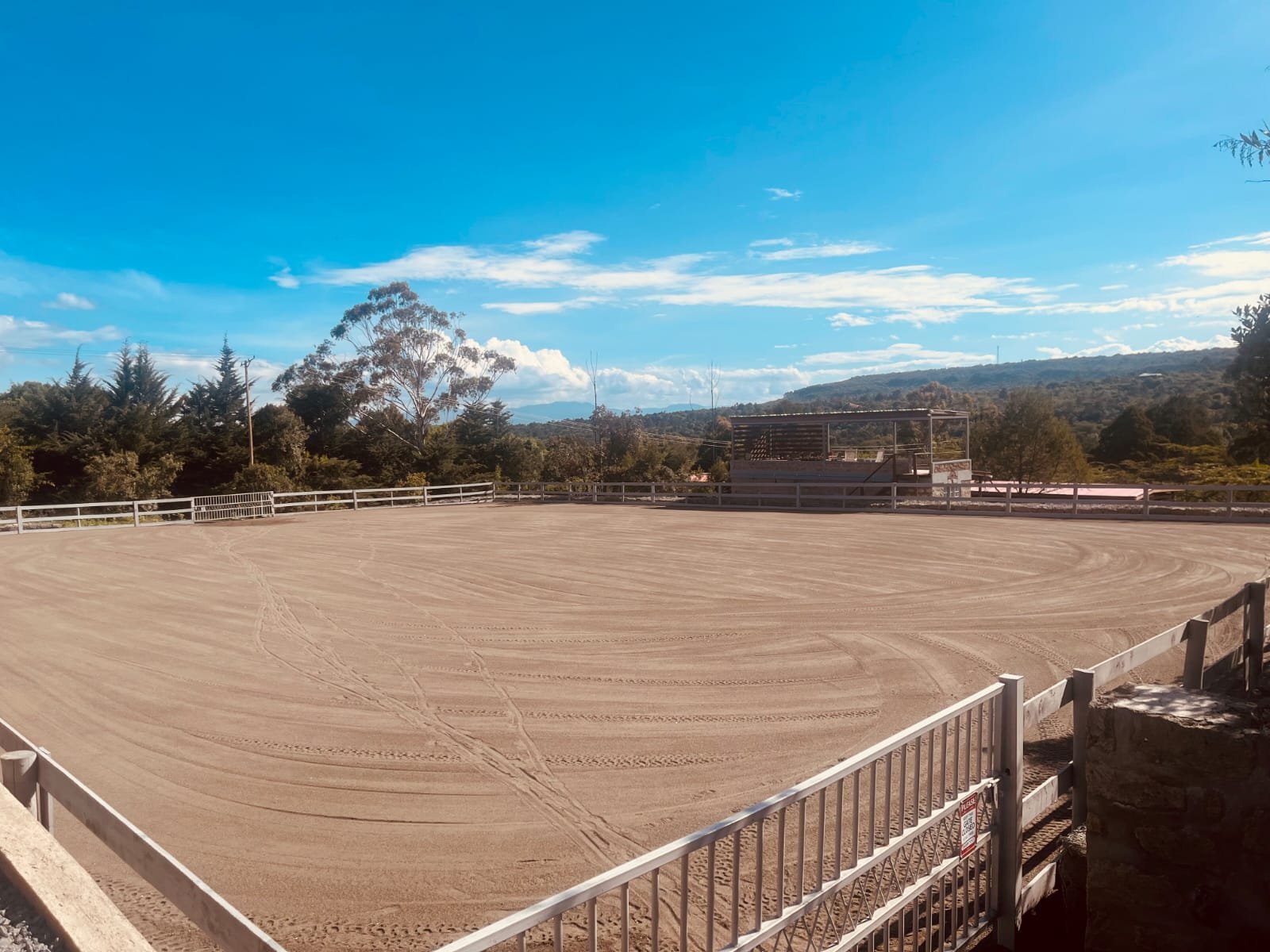 Riding arena